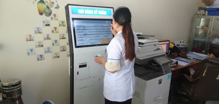Sử dụng Kiosk thông minh để đăng ký khám chữa bệnh tại Trung tâm